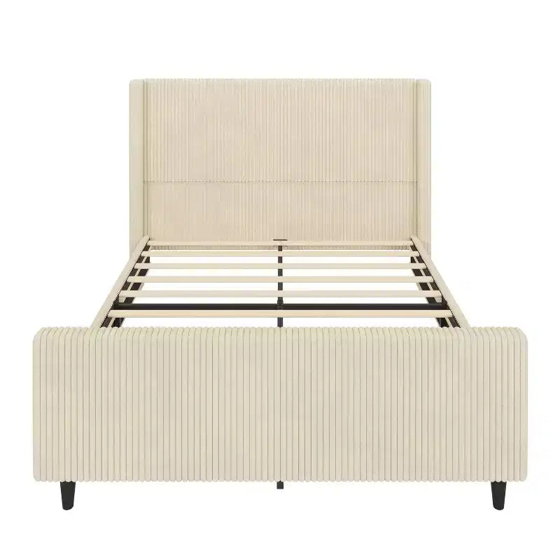 Struttura letto in velluto a coste con testiera a giorno, color crema