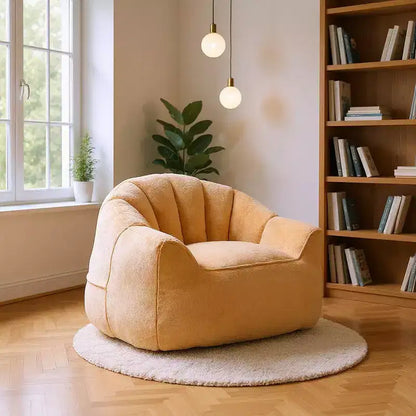 Poltrona d'accento Plush Lounge con base completamente rivestita, beige champagne