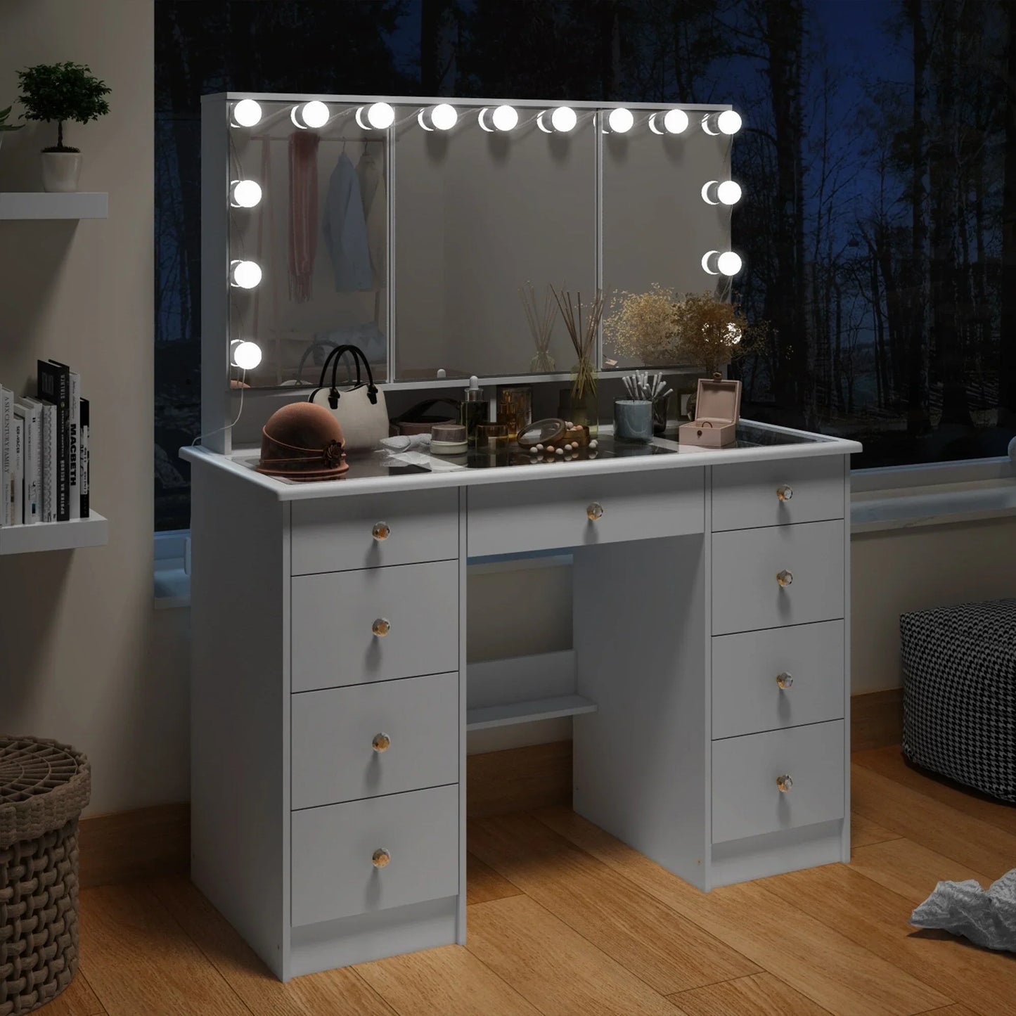 Comò per trucco con specchio a tre ante, illuminazione certificata e piano in vetro