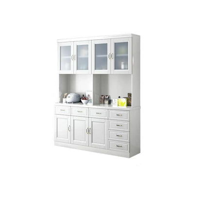 Cucina in legno, credenza bianca, portabottiglie integrato