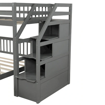 Letto a soppalco in legno per due persone con scale, sponde alte e scaletta