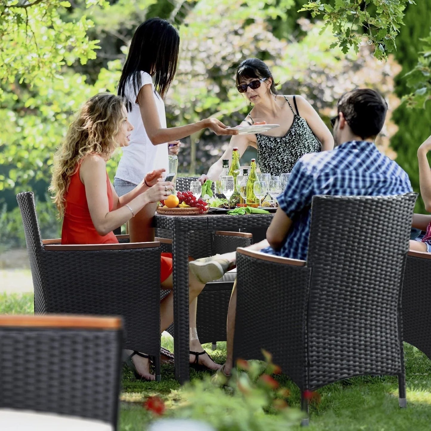 Set da pranzo per esterni Lacoo in polyrattan e legno di acacia