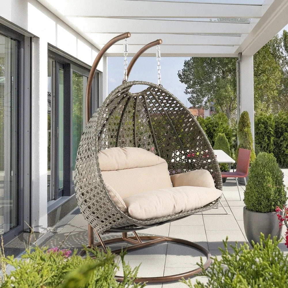 LeisureMod Sedia a Uovo Sospesa per 2 Persone con Supporto - Dondolo Pensile per Esterni/Interni in Rattan Intrecciato con Cuscini
