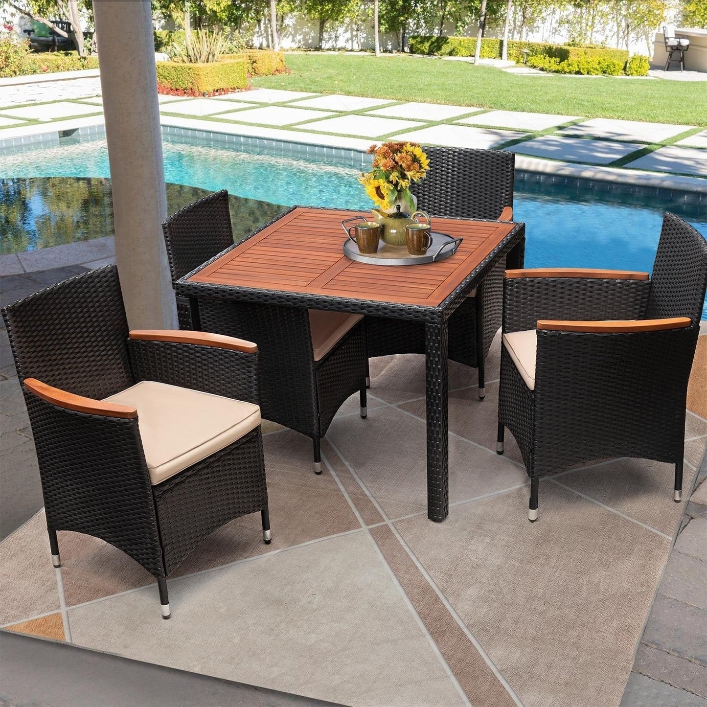 Set da pranzo per esterni Lacoo in polyrattan e legno di acacia